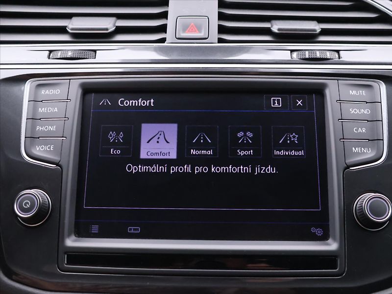 Volkswagen Tiguan 2,0 TDI 176kW DSG Highline DPH - fotka 25 z 39