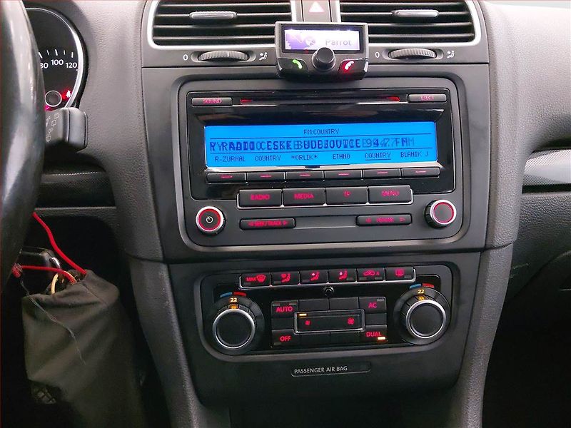 Volkswagen Golf (2010) 1.6 TDI, Serv.kniha, Tažné - fotka 12 z 16