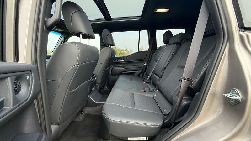 Toyota Land Cruiser 2.8L MHEV 8AT 4X4 Executive Sk - fotka 21 z 30