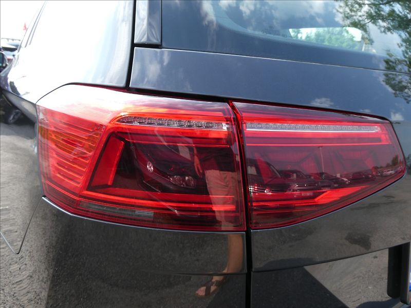 Volkswagen Passat 2,0 TDi DSG FULL LED BUSINESS - fotka 11 z 41