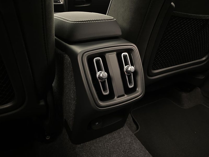 Volvo XC40 (2026) B3 AUT DARK ULTRA  - fotka 63 z 64