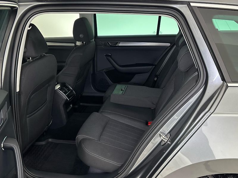 Škoda Superb Style DSG - fotka 8 z 30