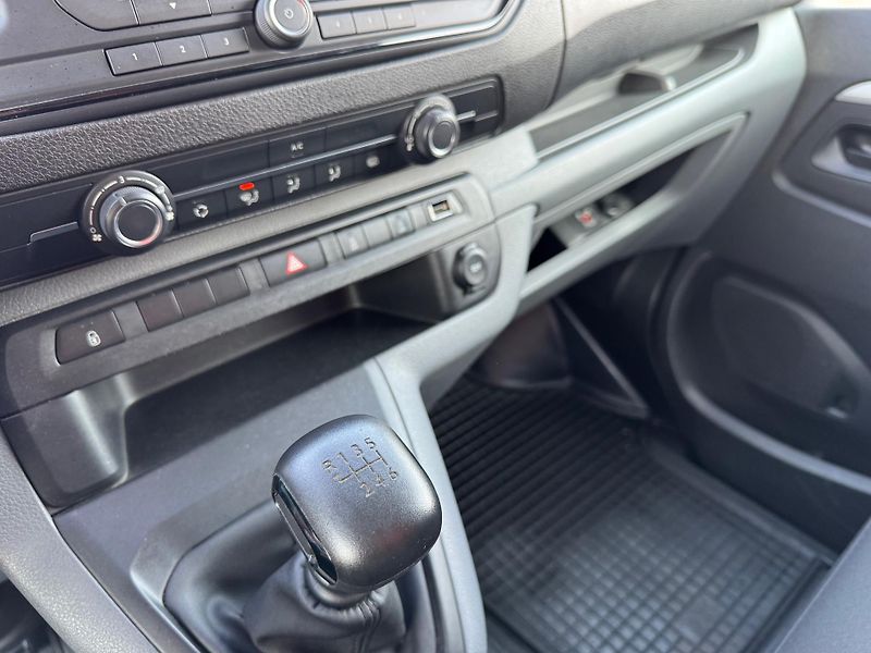 Opel Vivaro (2021) 2.0 CDTI 110 KW - CZ - 6 Míst - fotka 13 z 24
