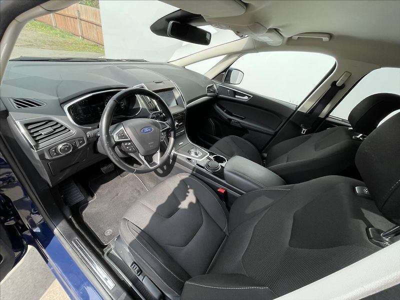 Ford S-MAX 2,0 EcoBlue AWD A8 Titanium TZ - fotka 5 z 23