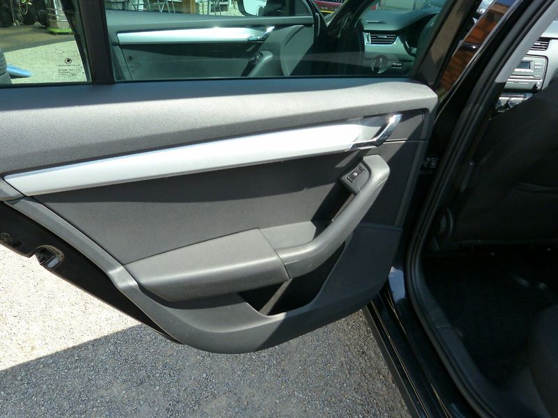 Škoda Octavia 1.2 tsi Ambiente digi klima - fotka 16 z 19