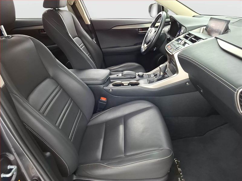 Lexus NX 300h (2015) 300h - fotka 9 z 18