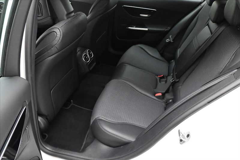 Mercedes-Benz Třídy C 2,0 220d 147 kW 9G Tronic TAŽN - fotka 14 z 32