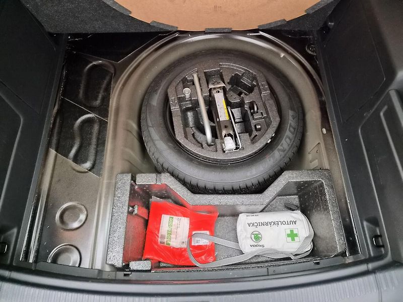 Škoda Fabia 1,0 TSI Ambition Plus - fotka 21 z 21