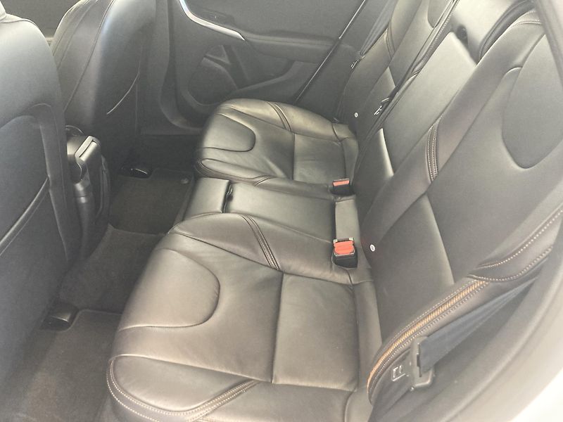 Volvo V40 CROSS COUNTRY T4  - REZERVACE - fotka 12 z 43