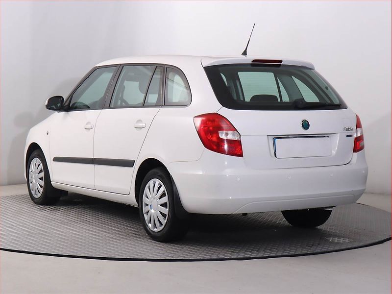 Škoda Fabia (2012) 1.2 12V, Serv.kniha - fotka 4 z 15