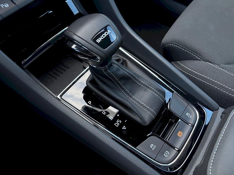Škoda Karoq (2025) DSG 1.5 TSI / 110kW / SPORTLIN - fotka 22 z 35