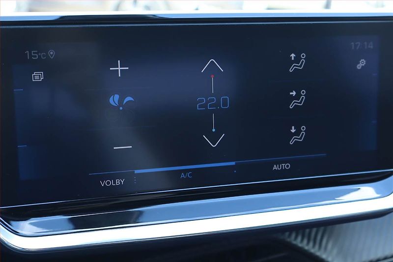 Peugeot 2008 (2021) GT Line 1.5 BlueHDi, Automat - fotka 17 z 26