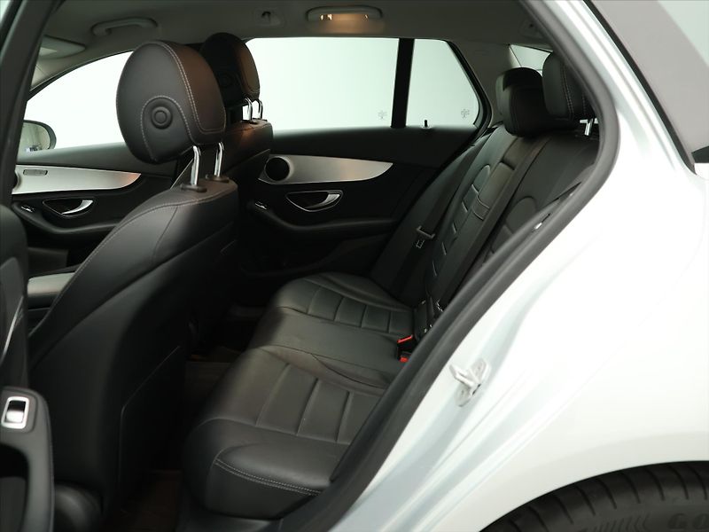 Mercedes-Benz Třídy C 2.1 220d 125kW Aut. Avantgarde - fotka 14 z 32