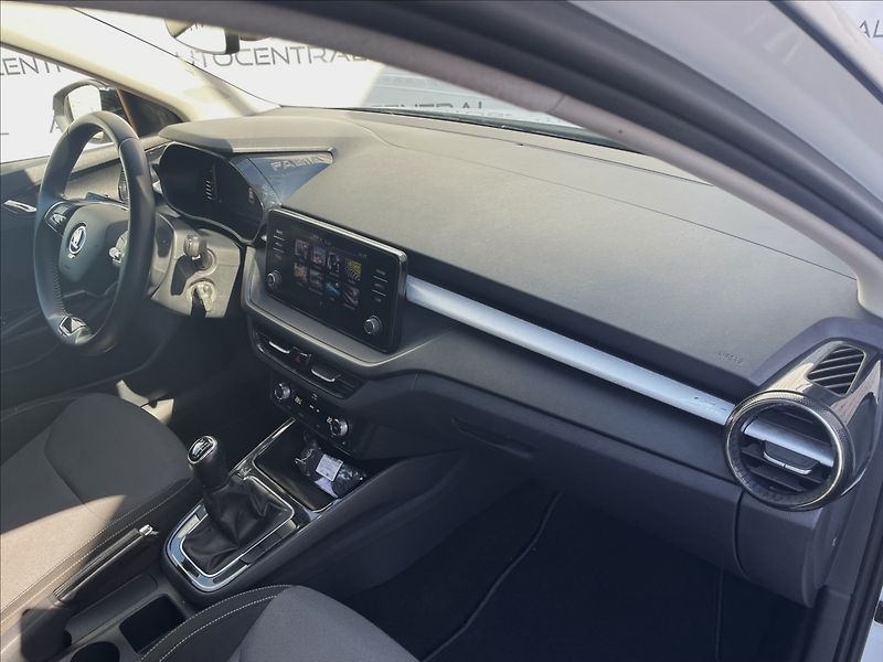 Škoda Fabia 1,0 tsi Edition 110 81kw po se - fotka 19 z 23
