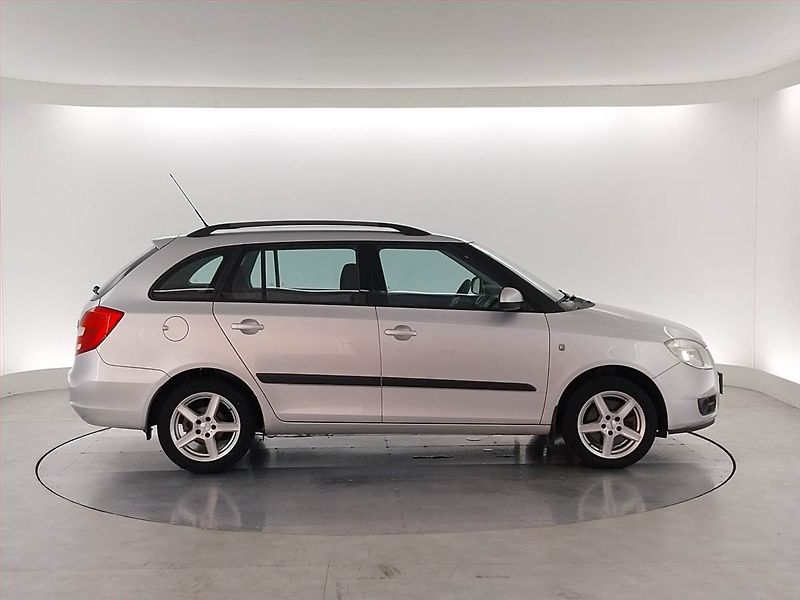 Škoda Fabia (2009) Ambition 1.9 TDI, Serv.kniha - fotka 6 z 19