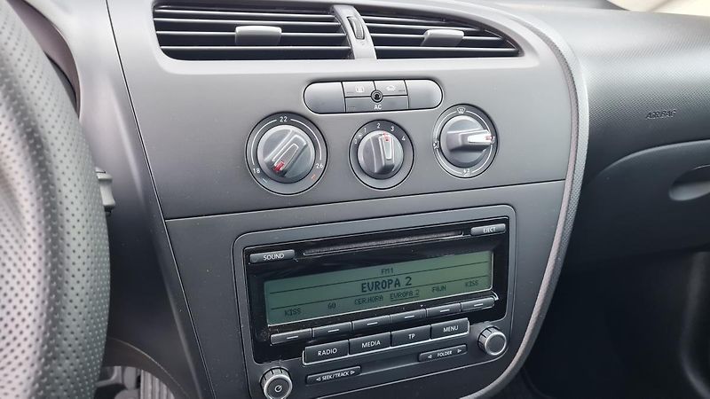Seat Leon (2011) 1,6TDI 77KW   - fotka 15 z 24