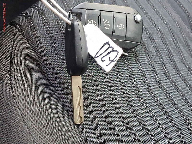Peugeot 308 (2018) 1.2PT, Access, +kola - fotka 17 z 17