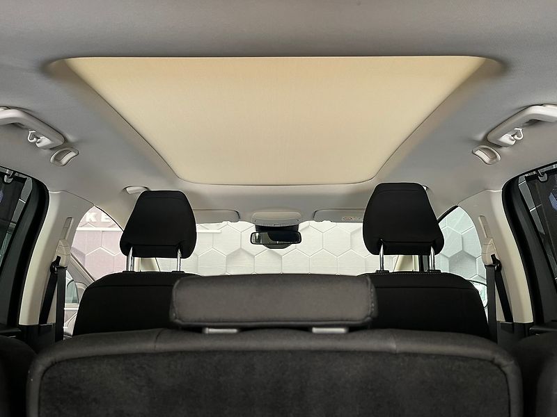 Ford S-MAX 2.0 EB Titanium LED manuál - fotka 33 z 65