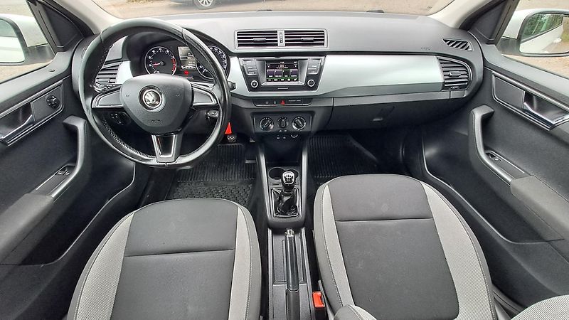 Škoda Fabia 1.0 TSI70 Ambiente+ - fotka 14 z 27