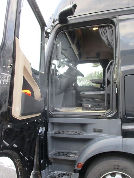 Mercedes-Benz Actros1848 GigaSpace LowDeck - fotka 20 z 46