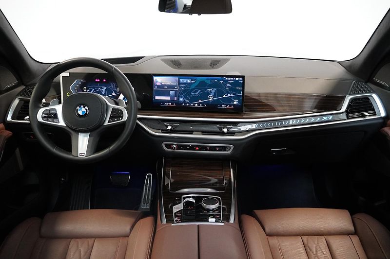 BMW X7 Xdrive40d,ČR,DPH,NZ.TOP,Tažné - fotka 27 z 45