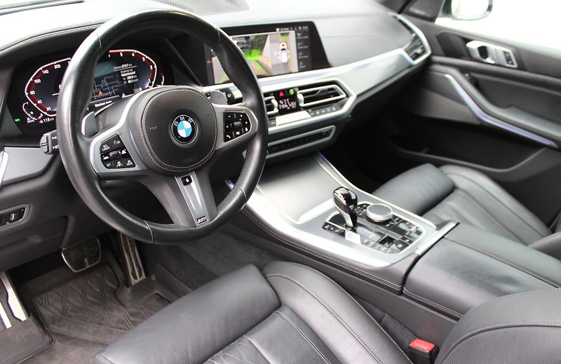BMW X5 xDrive30d - fotka 4 z 28
