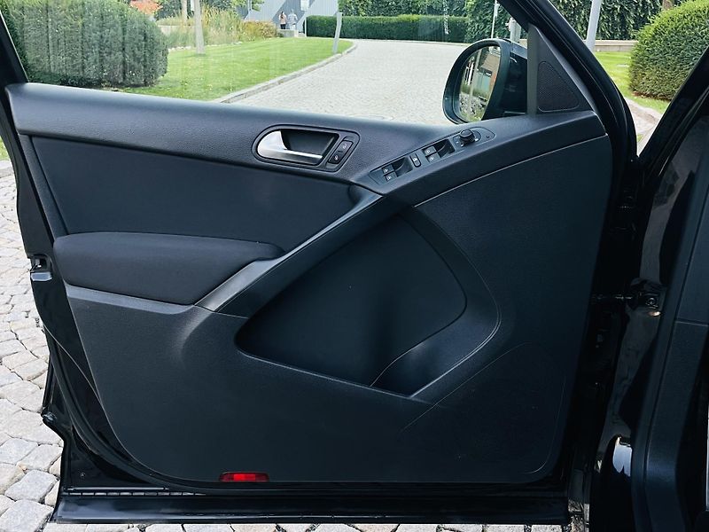 Volkswagen Tiguan 1.4TSI MANUÁL SENZORY TAŽNÉ  - fotka 31 z 45