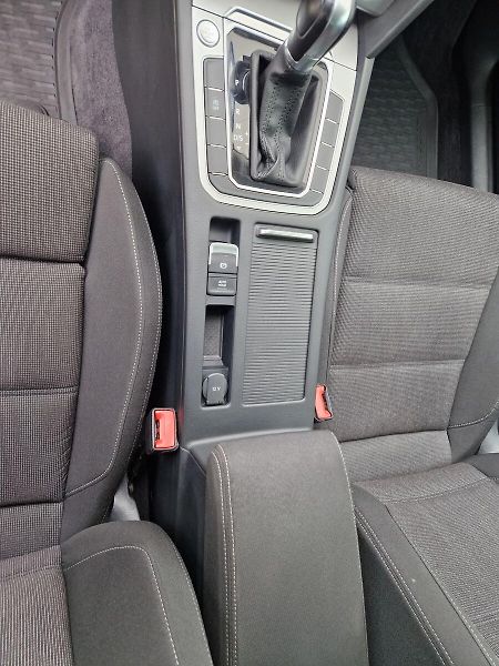 Volkswagen Passat Comfortline 1.4 TSI ACT - fotka 23 z 36