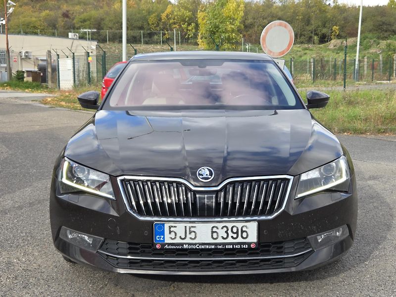 Škoda Superb 2,0TDi lze na splátky VŠEM! - fotka 2 z 11