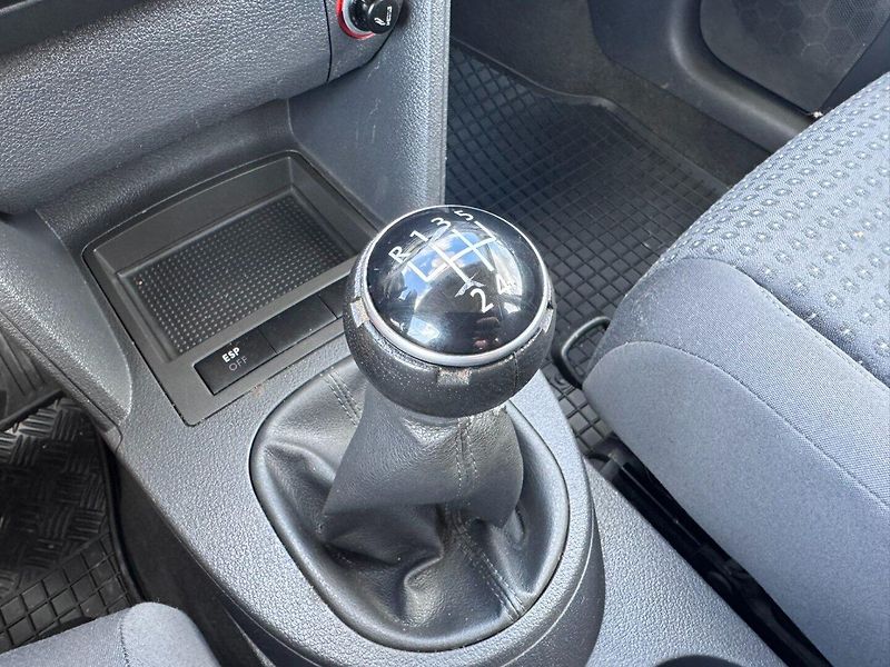 Volkswagen Touran (2005) 1,6 MPI 75 KW SPOJKA STK - fotka 33 z 48