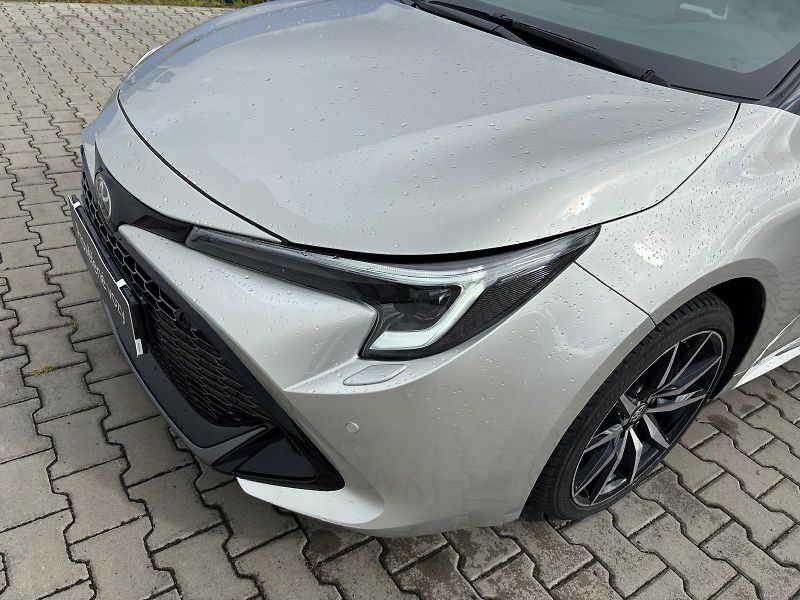 Toyota Corolla 1.8 HSD e-CVT GR Sport - fotka 26 z 28
