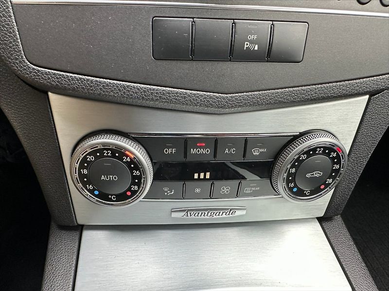 Mercedes-Benz Třídy C 2,2 CDI 100kW-SERVIS-MANUAL! - fotka 26 z 34