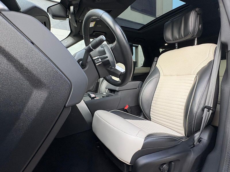 Land Rover Discovery D300, R-Dynamic HSE, ČR, DPH - fotka 25 z 61