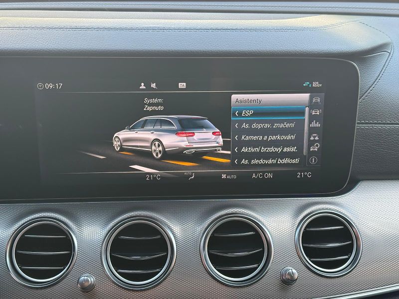 Mercedes-Benz Třídy E E220d-4M-AMG-ČR - fotka 20 z 28