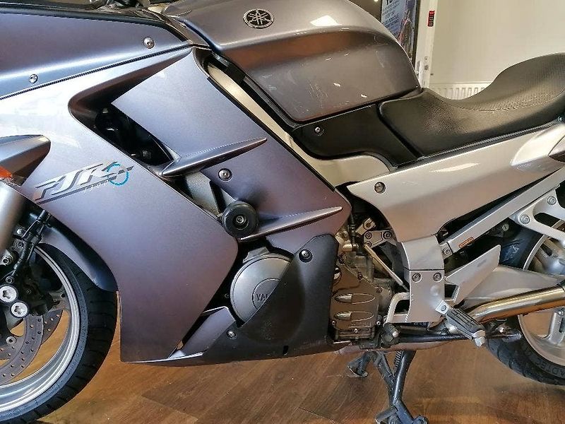 Yamaha FJR 1300 A (2004) - fotka 11 z 20