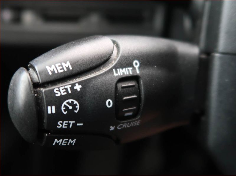 Peugeot 5008 (2019) Allure PureTech 130, 7 míst - fotka 17 z 22