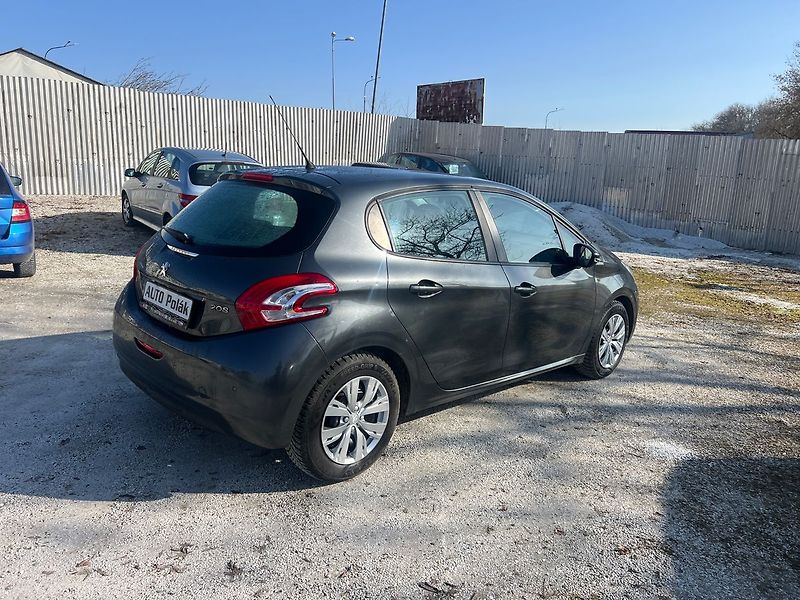 Peugeot 208 1.2VTI - fotka 13 z 14