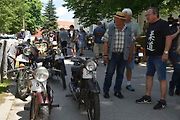 Tradiční závod S kopce do kopce si nenechalo letos ujít na sedm desítek posádek historických automobilů a motocyklů