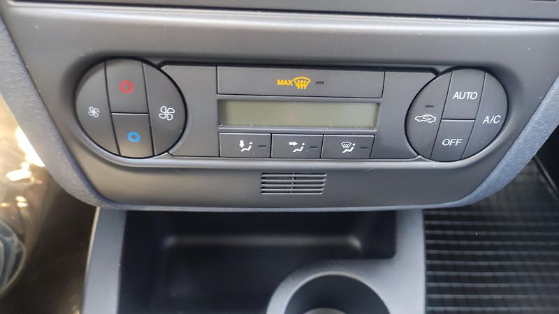 Ford Fusion (2009) 1,6 74kW ČR plný servis - fotka 12 z 21