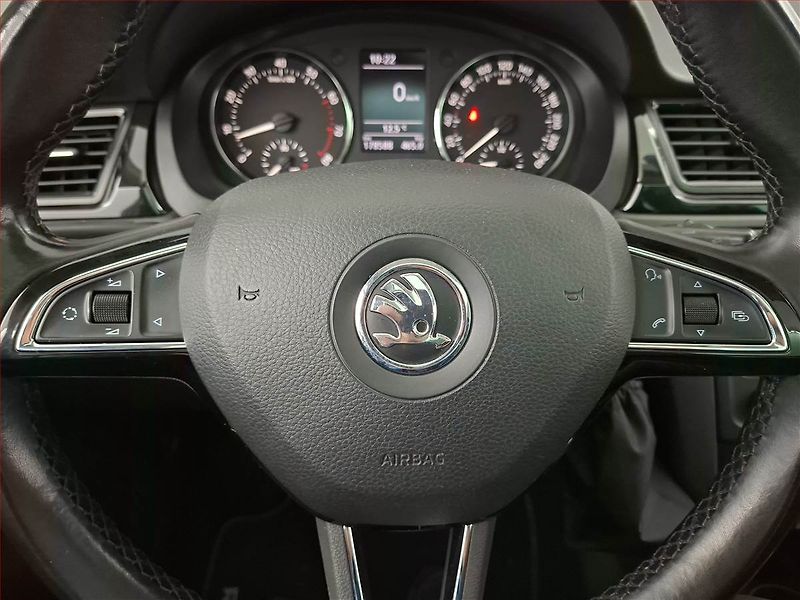 Škoda Rapid (2013) Spaceback 1.2 TSI, Xenony - fotka 14 z 16