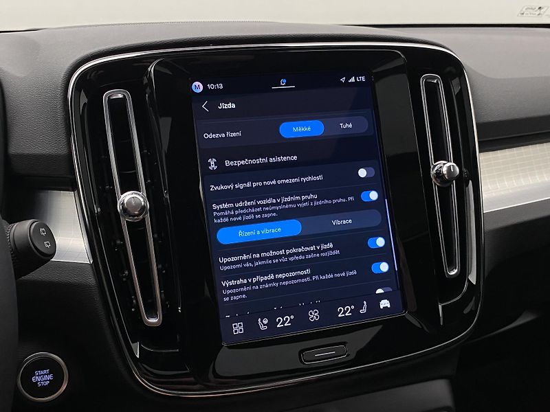 Volvo XC40 (2026) B3 AUT DARK ULTRA  - fotka 18 z 64