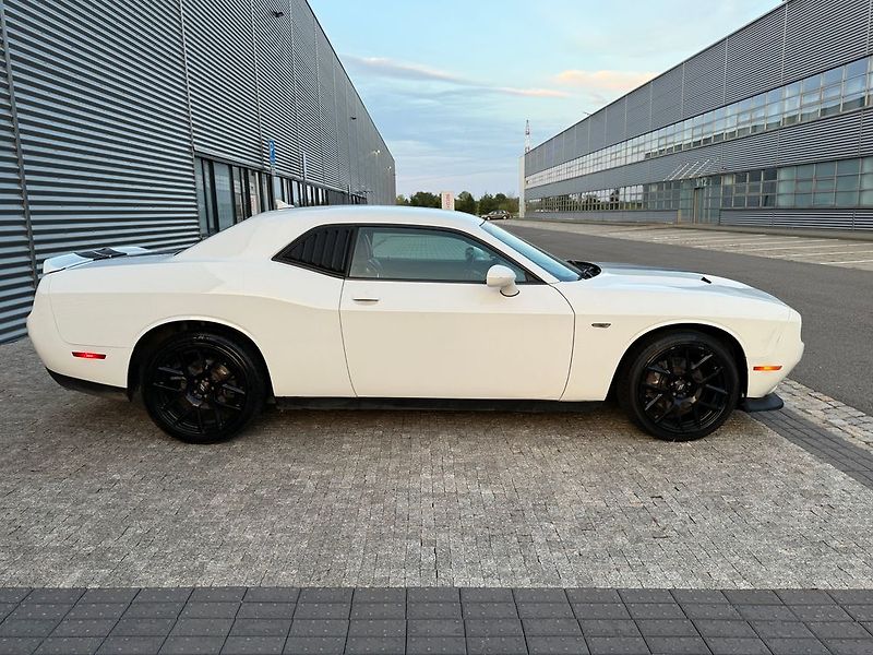 Dodge Challenger (2017) - fotka 7 z 46