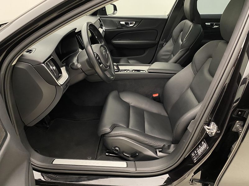 Volvo V60 CC B5 AWD MOMENTUM AUT - fotka 3 z 53