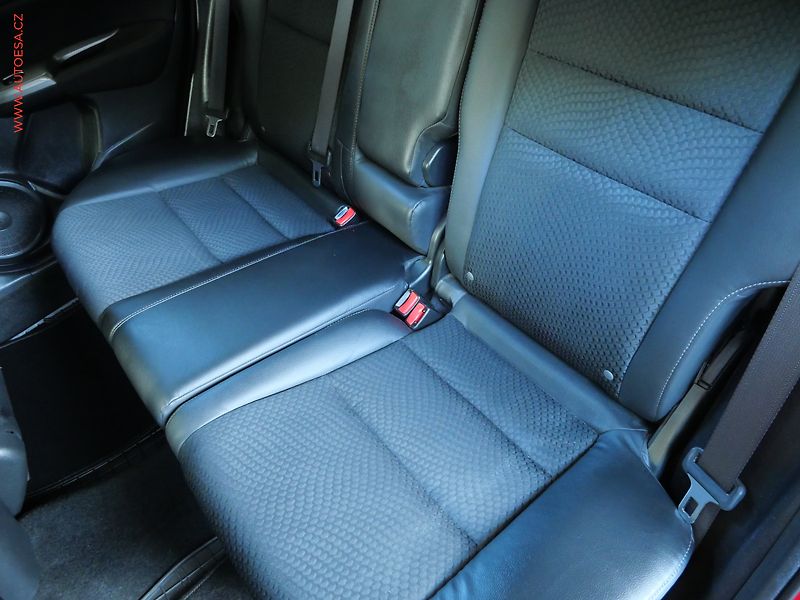 Honda Civic (2010) 1.8 i-VTEC, AC, park.čidla - fotka 10 z 20