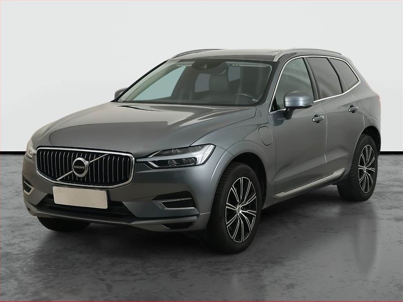 Volvo XC60 (2020) Inscription T8 Twin Engine - fotka 2 z 14