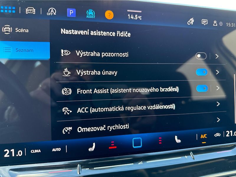 Volkswagen Golf Life 1.5 TSI 110kW Variant - fotka 13 z 20
