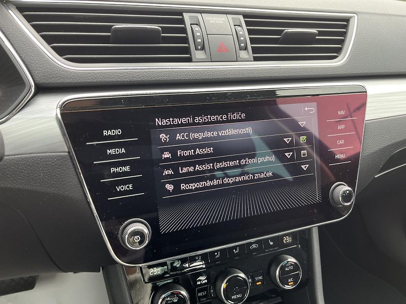 Škoda Superb Business 2.0 TDI 110 kW DSG Co - fotka 14 z 21