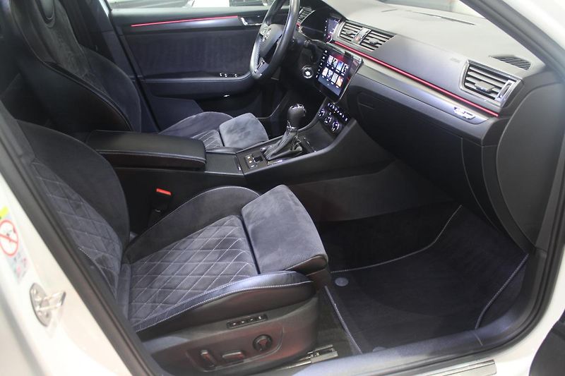 Škoda Superb (2020) 2.0TDI DSG SportLine Display - fotka 25 z 35