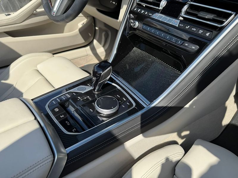 BMW Řada 8 M850i xDrive Cabrio 2025/09 - fotka 19 z 24