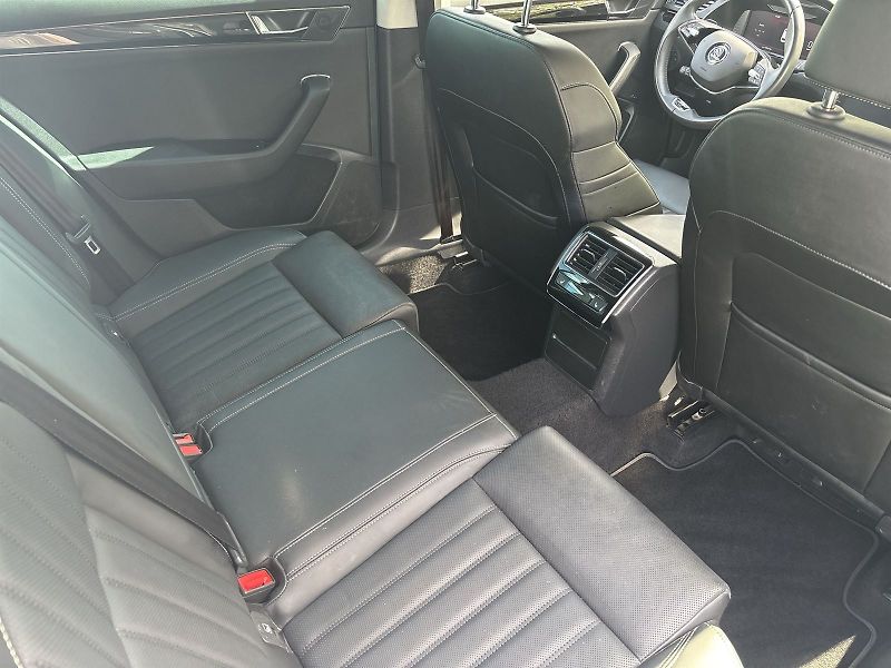Škoda Superb (2023) Combi 2.0 TDI 4x4 DSG L&K - fotka 10 z 33